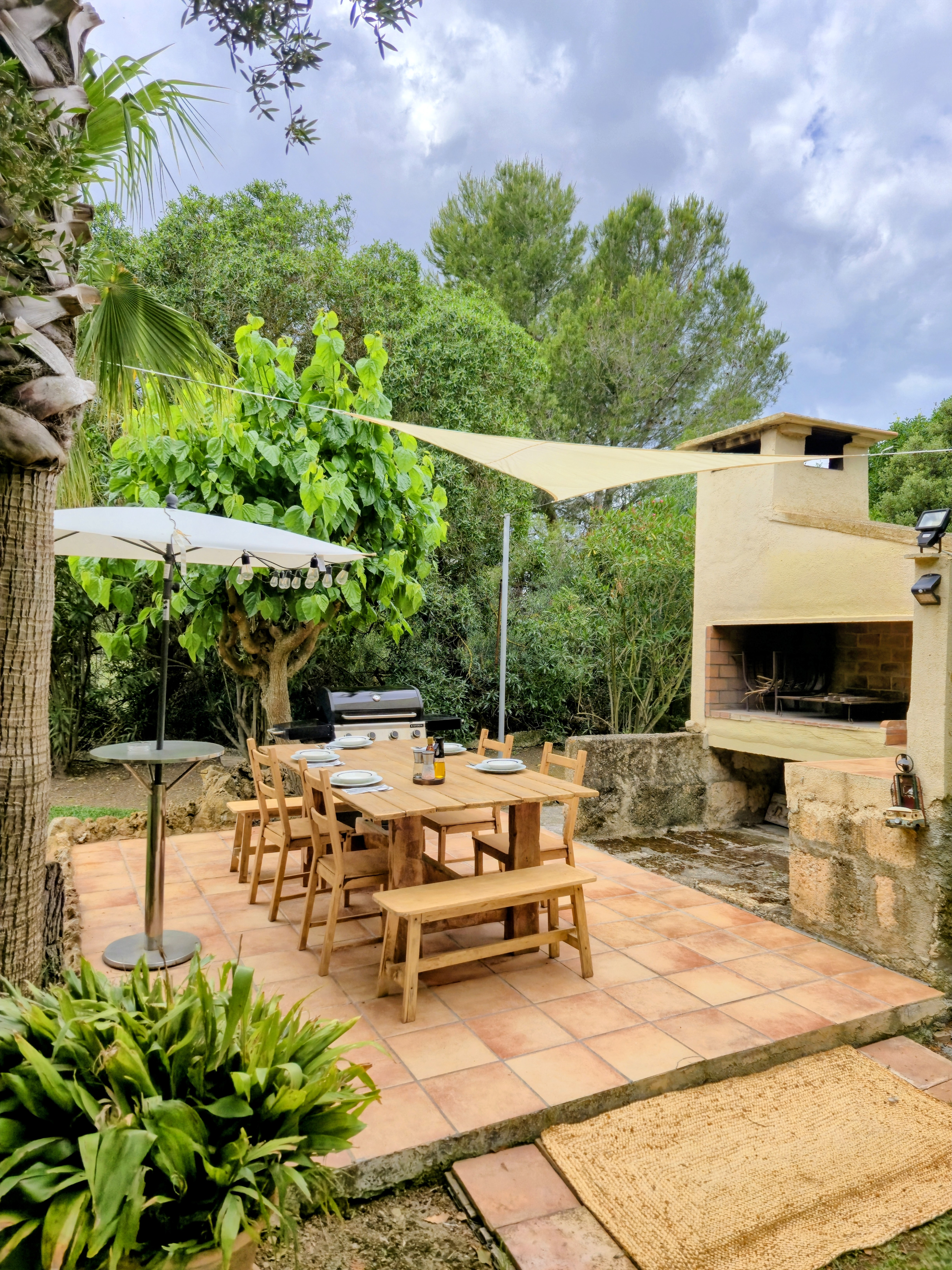 Terraces and outdoor social areas photo 1